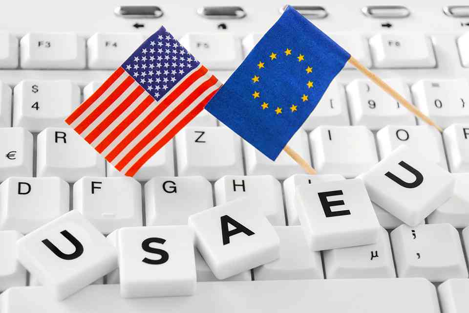 © PhotoSG - stock.adobe.com USA und EU Flagge