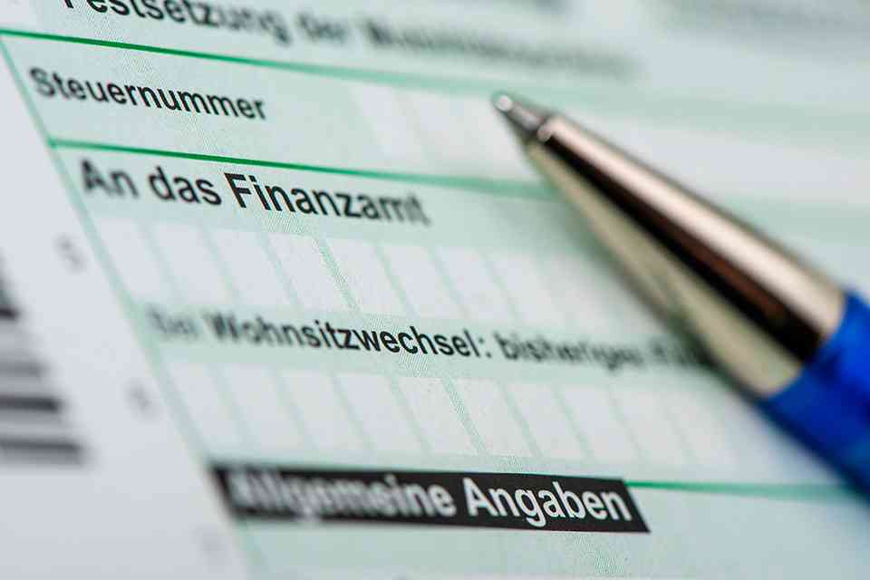 Formular und Kugelschreiber